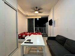 1 Canberra (D27), Condominium #618198341